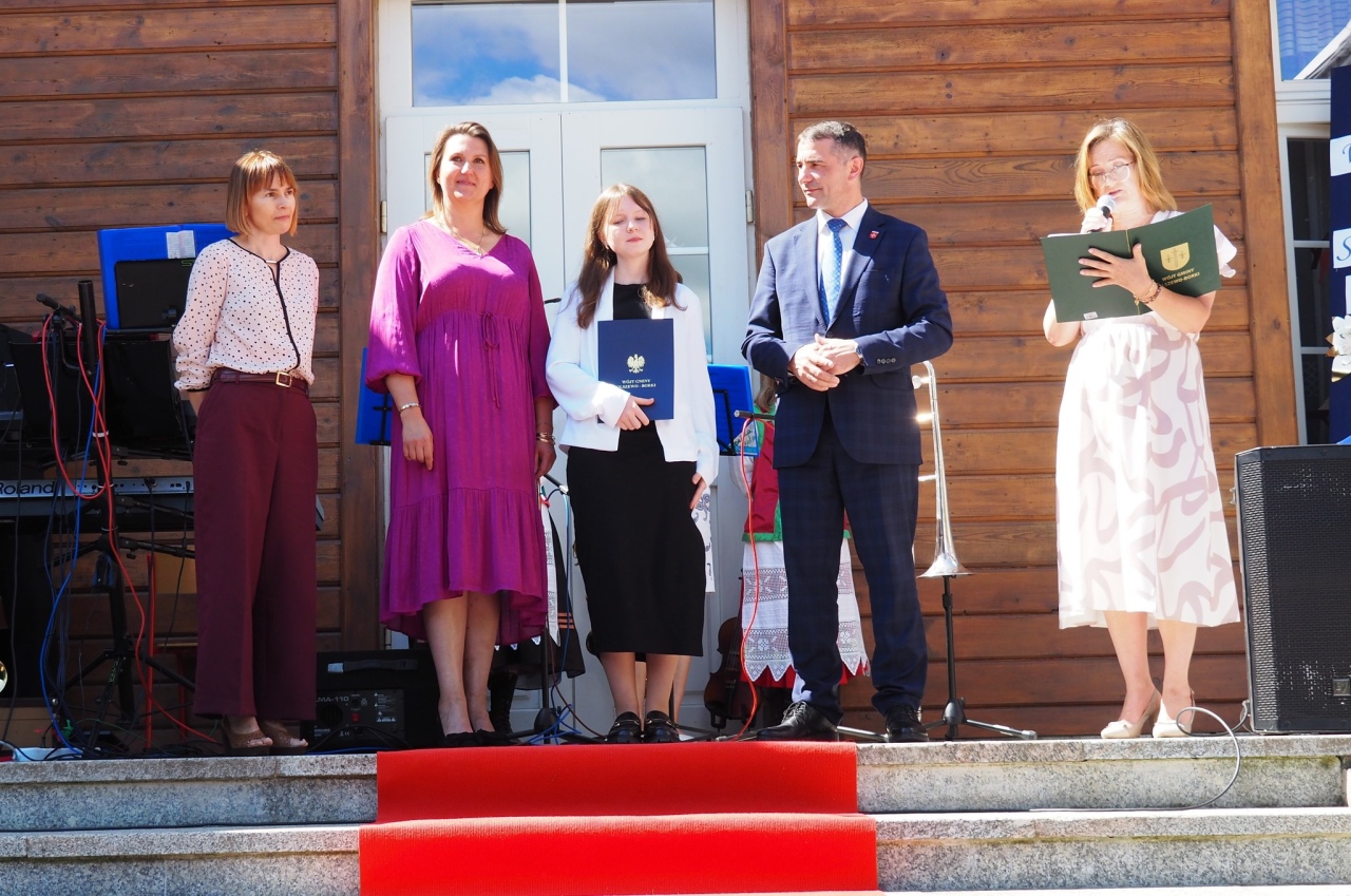 Uczniowie docenieni za wyjątkowe osiągnięcia – gala nagród wójta Gminy Olszewo-Borki [26.06.2025] - zdjęcie #3 - eOstroleka.pl