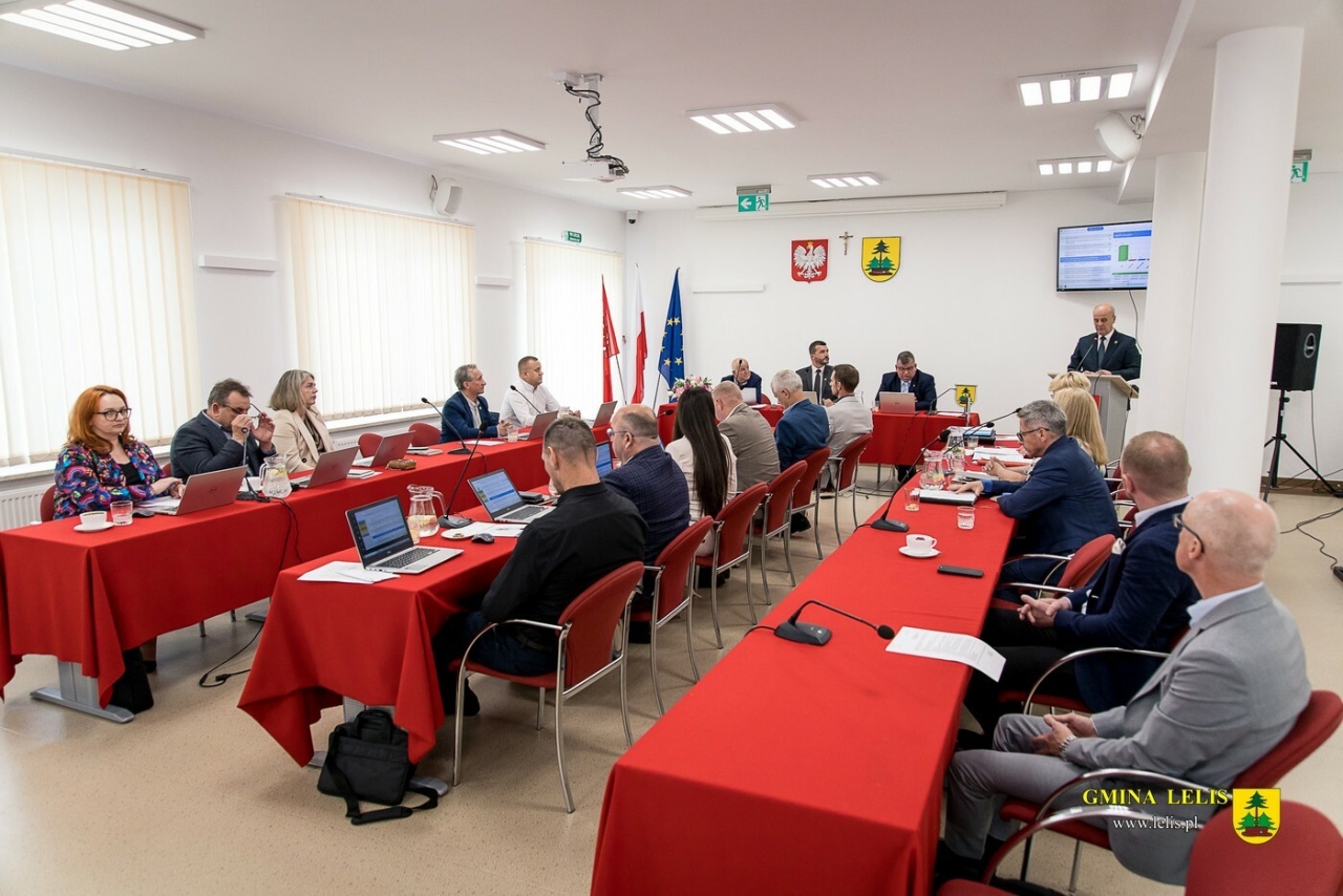 Absolutoryjna sesja Rady Gmini Lelis [25.06.2025] - zdjęcie #11 - eOstroleka.pl