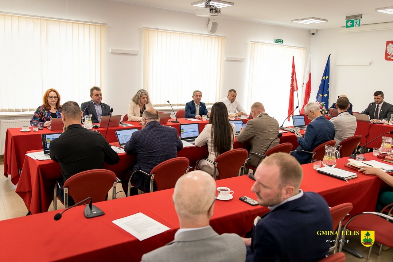 Absolutoryjna sesja Rady Gmini Lelis [25.06.2025] - zdjęcie #2 - eOstroleka.pl