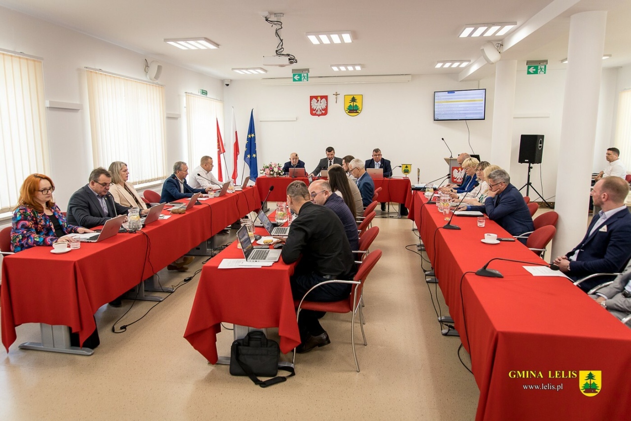 Absolutoryjna sesja Rady Gmini Lelis [25.06.2025] - zdjęcie #1 - eOstroleka.pl
