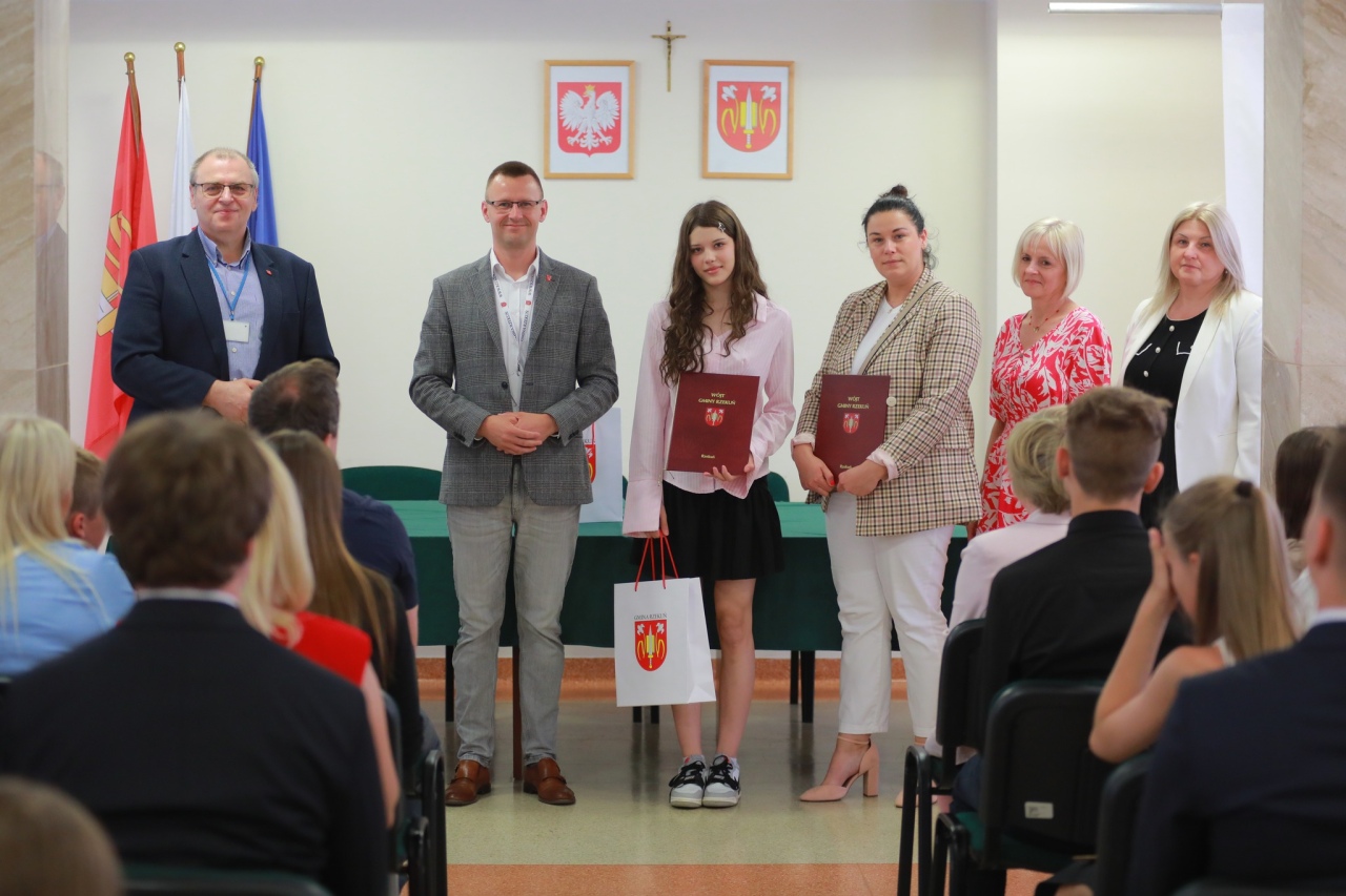 Gala wręczenia nagród najzdolniejszym uczniom z gminy Rzekuń [03.07.2025] - zdjęcie #42 - eOstroleka.pl
