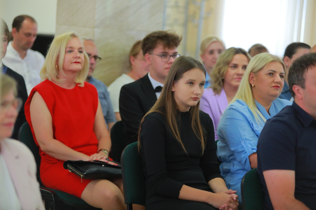 Gala wręczenia nagród najzdolniejszym uczniom z gminy Rzekuń [03.07.2025] - zdjęcie #41 - eOstroleka.pl
