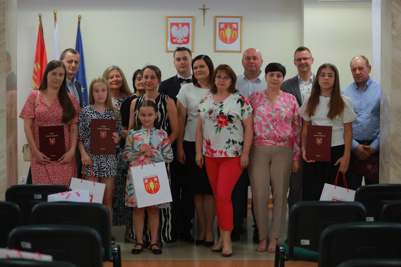 Gala wręczenia nagród najzdolniejszym uczniom z gminy Rzekuń [03.07.2025] - zdjęcie #40 - eOstroleka.pl
