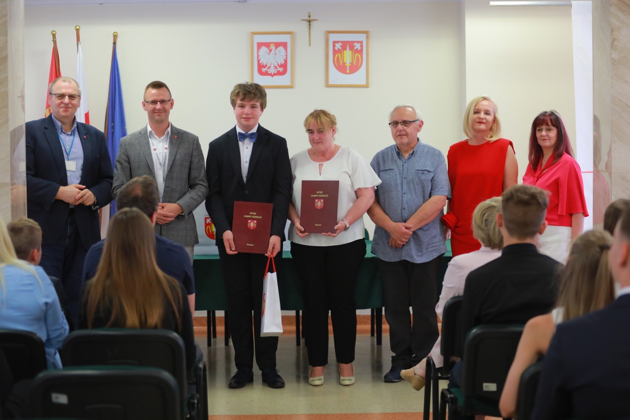 Gala wręczenia nagród najzdolniejszym uczniom z gminy Rzekuń [03.07.2025] - zdjęcie #37 - eOstroleka.pl