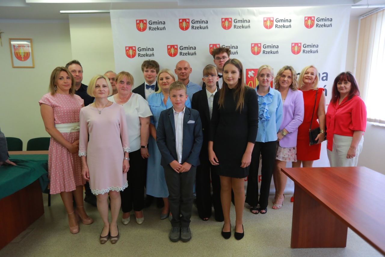 Gala wręczenia nagród najzdolniejszym uczniom z gminy Rzekuń [03.07.2025] - zdjęcie #36 - eOstroleka.pl