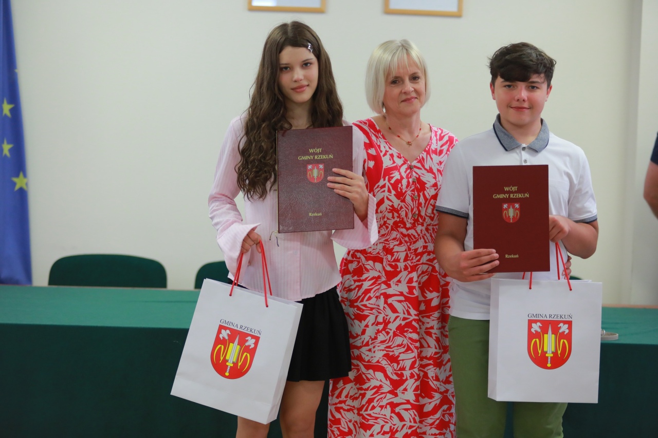 Gala wręczenia nagród najzdolniejszym uczniom z gminy Rzekuń [03.07.2025] - zdjęcie #35 - eOstroleka.pl