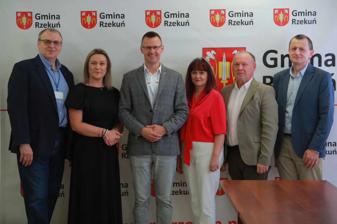Gala wręczenia nagród najzdolniejszym uczniom z gminy Rzekuń [03.07.2025] - zdjęcie #34 - eOstroleka.pl