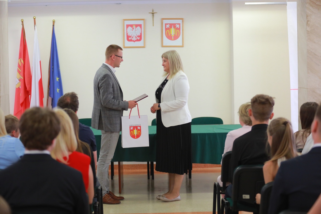 Gala wręczenia nagród najzdolniejszym uczniom z gminy Rzekuń [03.07.2025] - zdjęcie #33 - eOstroleka.pl
