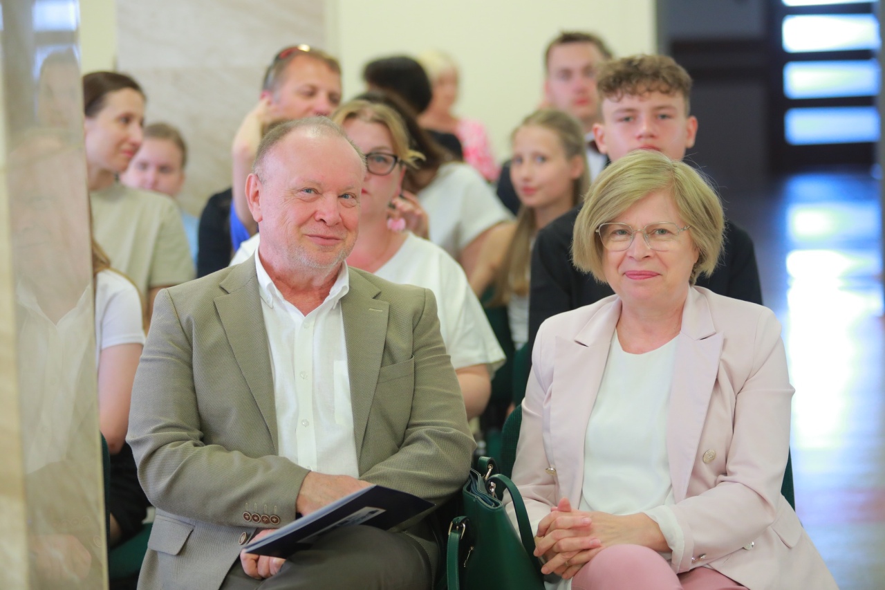 Gala wręczenia nagród najzdolniejszym uczniom z gminy Rzekuń [03.07.2025] - zdjęcie #28 - eOstroleka.pl