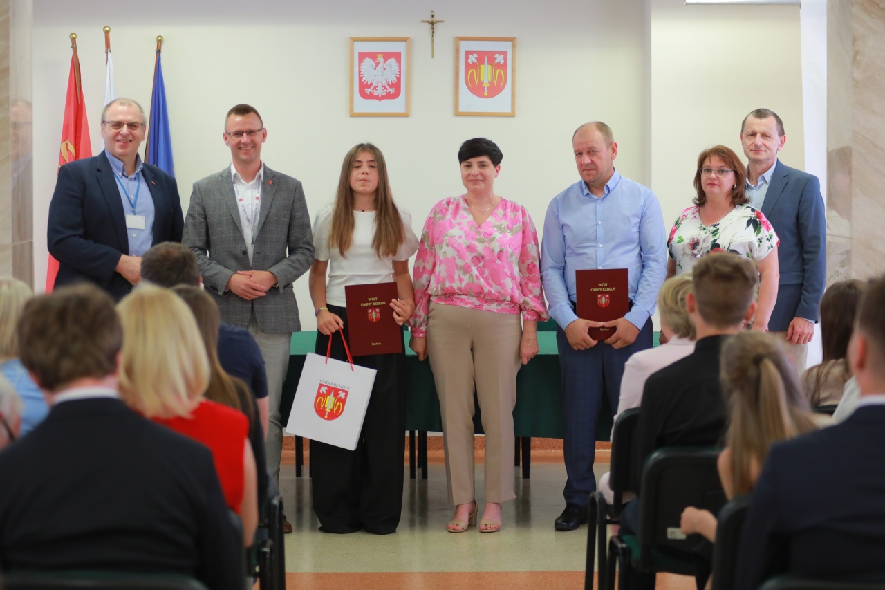 Gala wręczenia nagród najzdolniejszym uczniom z gminy Rzekuń [03.07.2025] - zdjęcie #27 - eOstroleka.pl