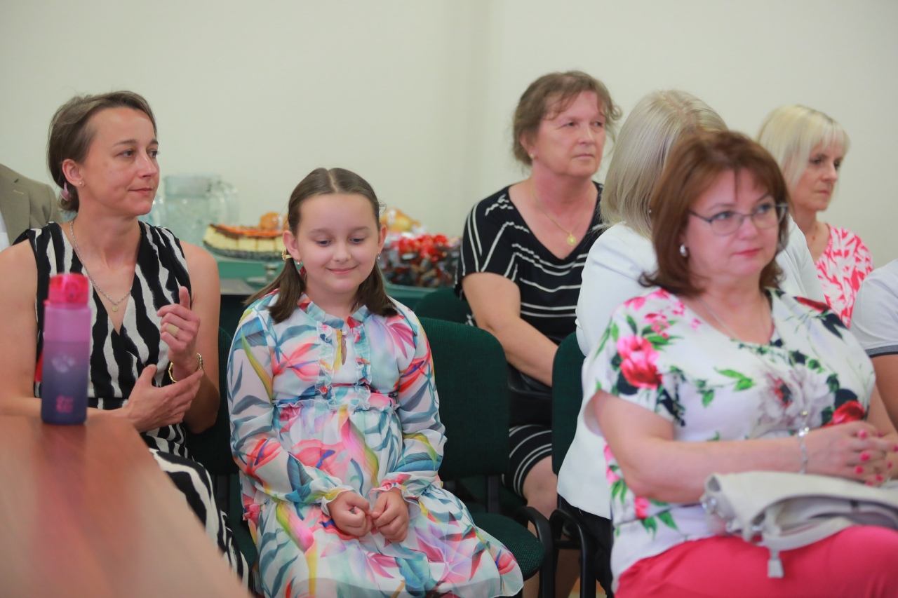 Gala wręczenia nagród najzdolniejszym uczniom z gminy Rzekuń [03.07.2025] - zdjęcie #23 - eOstroleka.pl