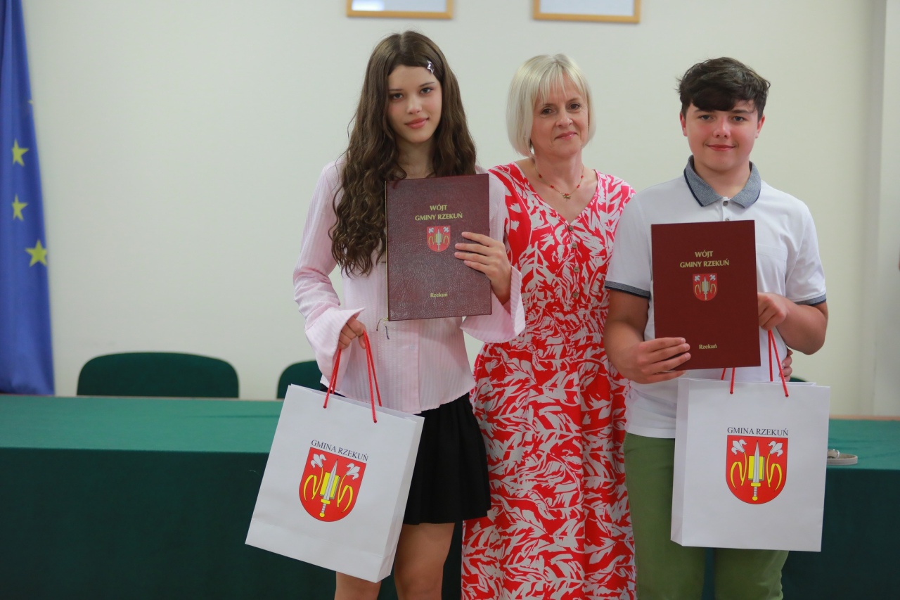 Gala wręczenia nagród najzdolniejszym uczniom z gminy Rzekuń [03.07.2025] - zdjęcie #19 - eOstroleka.pl