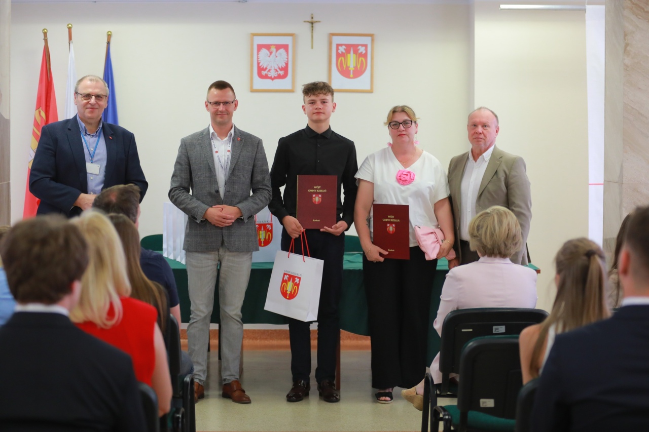 Gala wręczenia nagród najzdolniejszym uczniom z gminy Rzekuń [03.07.2025] - zdjęcie #13 - eOstroleka.pl
