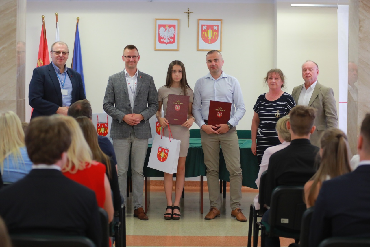 Gala wręczenia nagród najzdolniejszym uczniom z gminy Rzekuń [03.07.2025] - zdjęcie #8 - eOstroleka.pl
