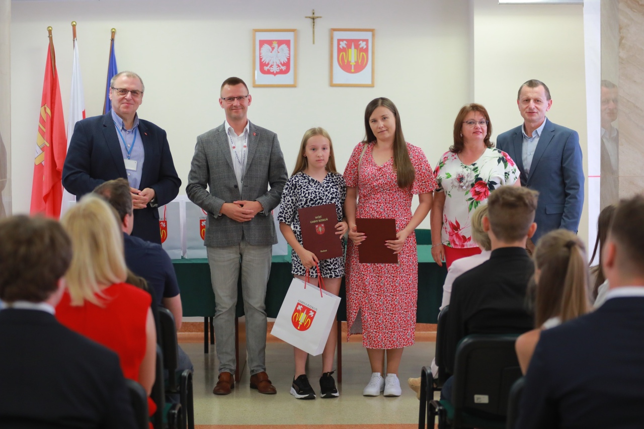 Gala wręczenia nagród najzdolniejszym uczniom z gminy Rzekuń [03.07.2025] - zdjęcie #3 - eOstroleka.pl