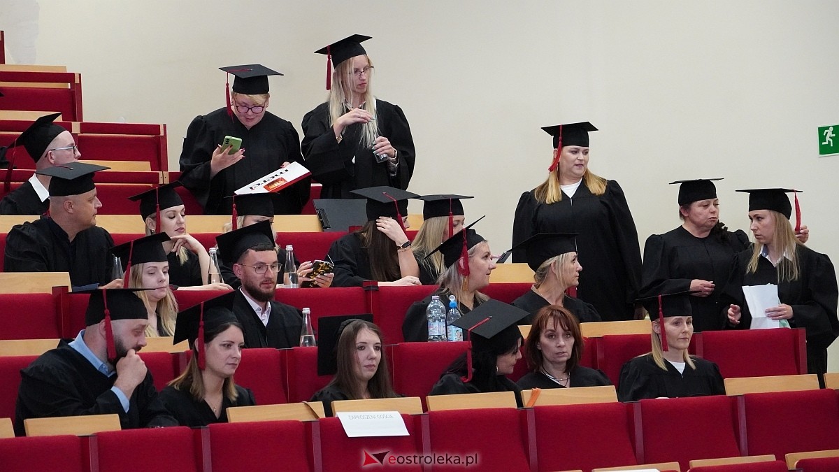 Rozdanie dyplomów absolwentom WSAP z rocznika 2024/25 [04.07.2025] - zdjęcie #79 - eOstroleka.pl