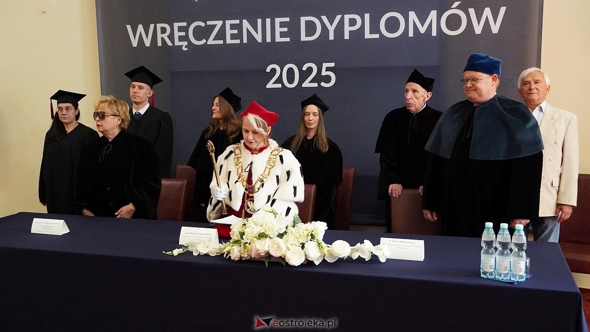 Rozdanie dyplomów absolwentom WSAP z rocznika 2024/25 [04.07.2025] - zdjęcie #59 - eOstroleka.pl