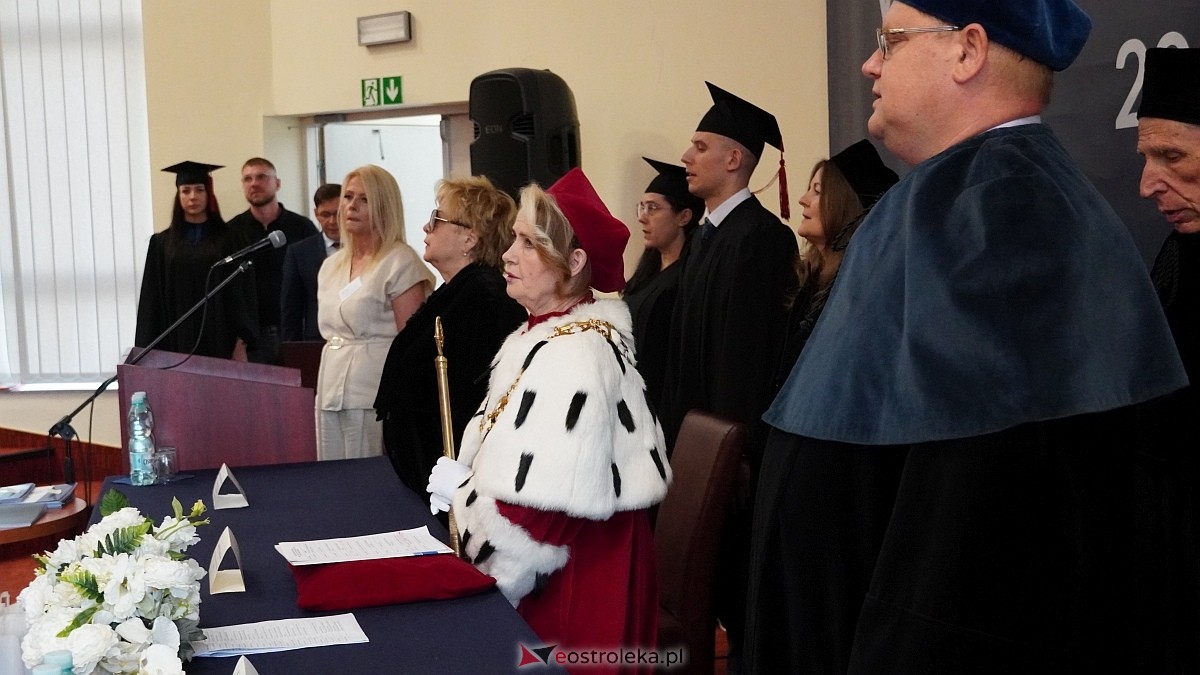 Rozdanie dyplomów absolwentom WSAP z rocznika 2024/25 [04.07.2025] - zdjęcie #43 - eOstroleka.pl