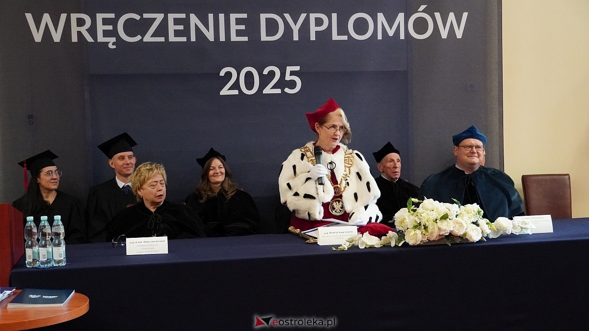 Rozdanie dyplomów absolwentom WSAP z rocznika 2024/25 [04.07.2025] - zdjęcie #26 - eOstroleka.pl