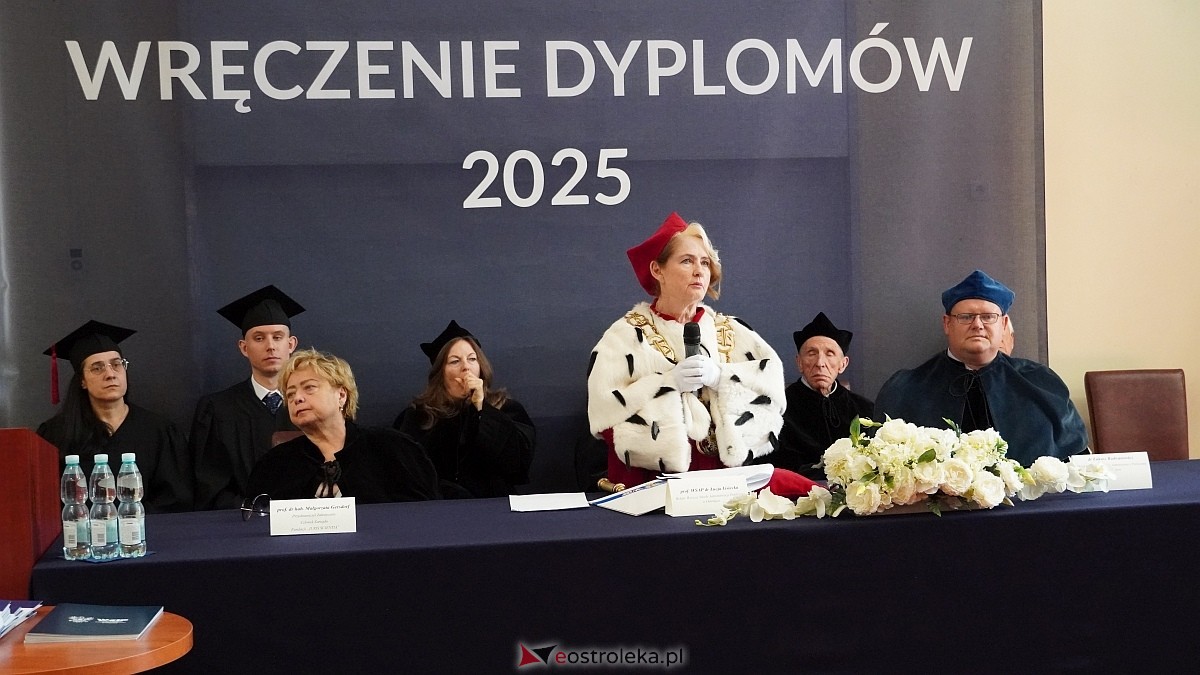 Rozdanie dyplomów absolwentom WSAP z rocznika 2024/25 [04.07.2025] - zdjęcie #19 - eOstroleka.pl