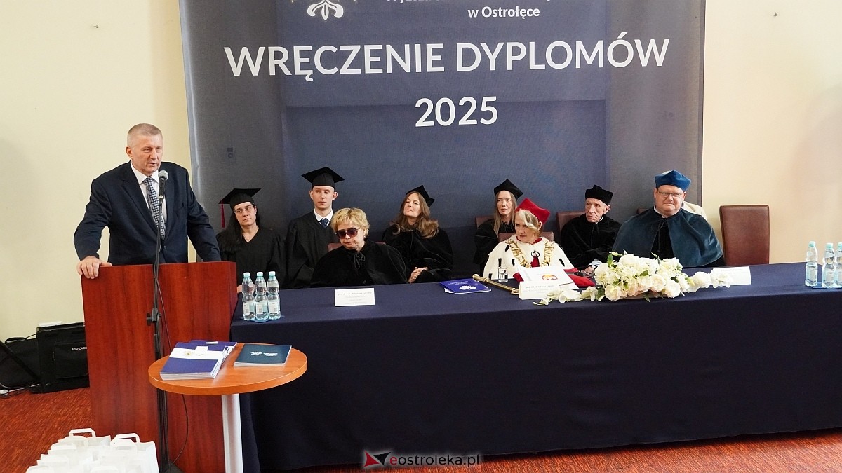 Rozdanie dyplomów absolwentom WSAP z rocznika 2024/25 [04.07.2025] - zdjęcie #17 - eOstroleka.pl