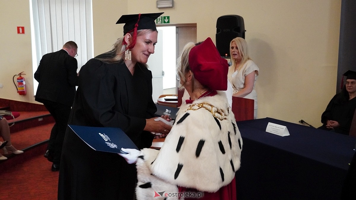 Rozdanie dyplomów absolwentom WSAP z rocznika 2024/25 [04.07.2025] - zdjęcie #14 - eOstroleka.pl