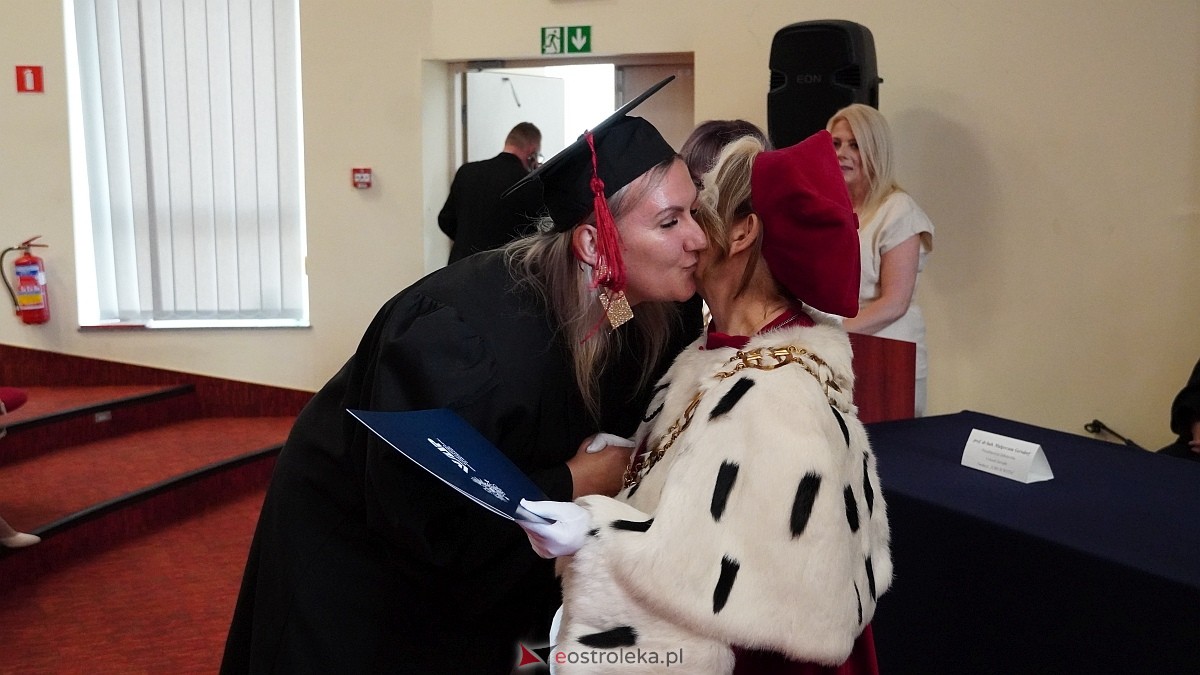 Rozdanie dyplomów absolwentom WSAP z rocznika 2024/25 [04.07.2025] - zdjęcie #13 - eOstroleka.pl