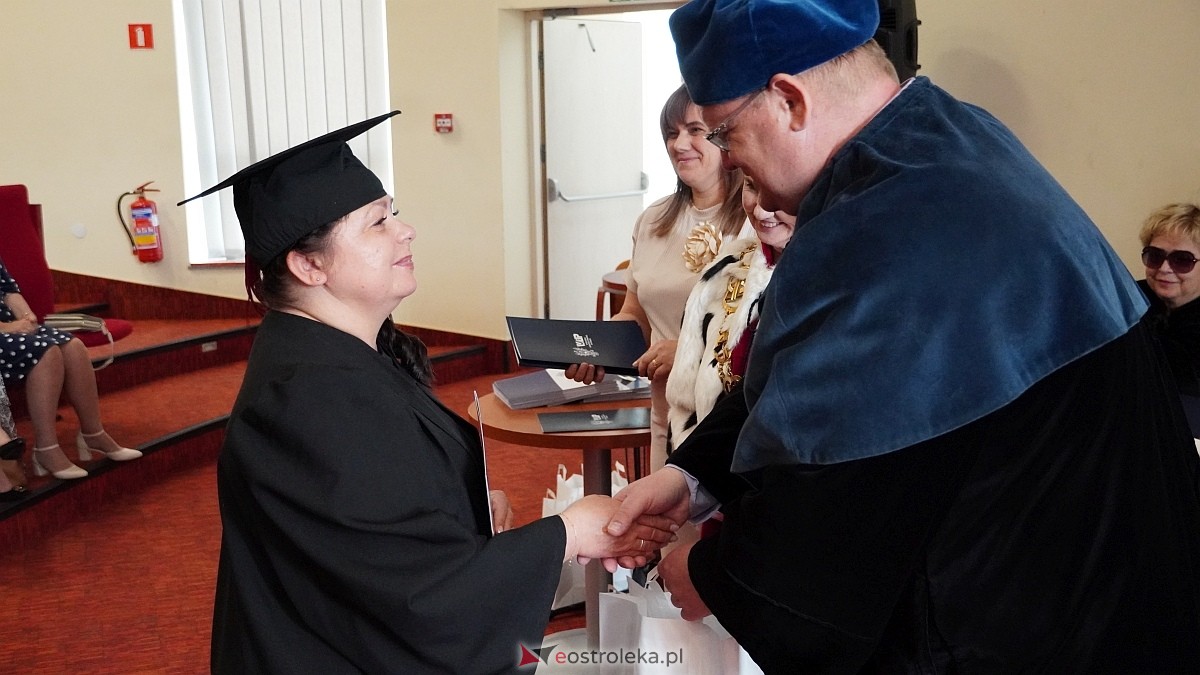 Rozdanie dyplomów absolwentom WSAP z rocznika 2024/25 [04.07.2025] - zdjęcie #11 - eOstroleka.pl