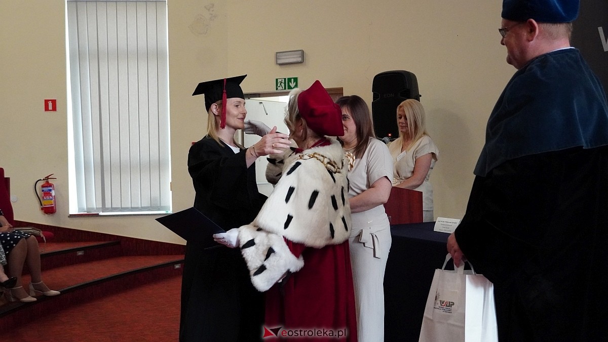 Rozdanie dyplomów absolwentom WSAP z rocznika 2024/25 [04.07.2025] - zdjęcie #10 - eOstroleka.pl