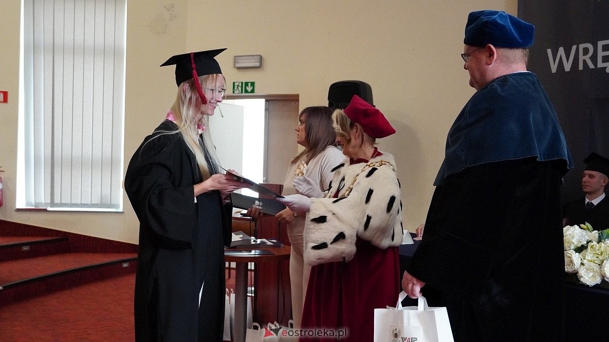 Rozdanie dyplomów absolwentom WSAP z rocznika 2024/25 [04.07.2025] - zdjęcie #5 - eOstroleka.pl