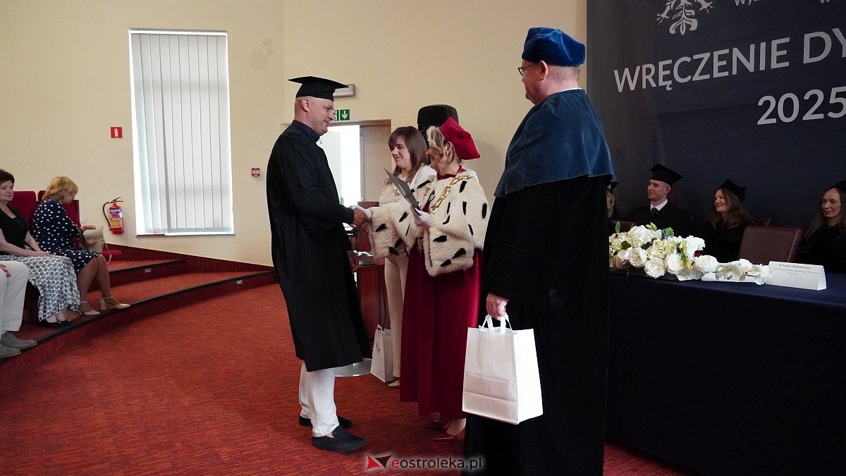 Rozdanie dyplomów absolwentom WSAP z rocznika 2024/25 [04.07.2025] - zdjęcie #3 - eOstroleka.pl