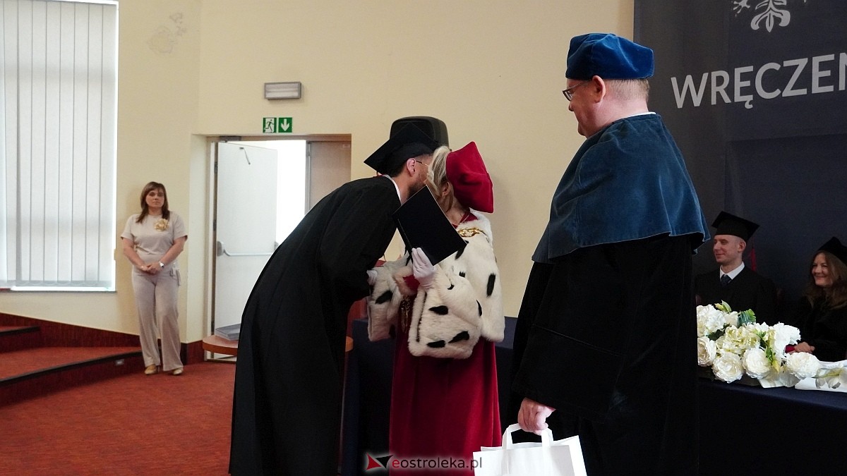 Rozdanie dyplomów absolwentom WSAP z rocznika 2024/25 [04.07.2025] - zdjęcie #1 - eOstroleka.pl
