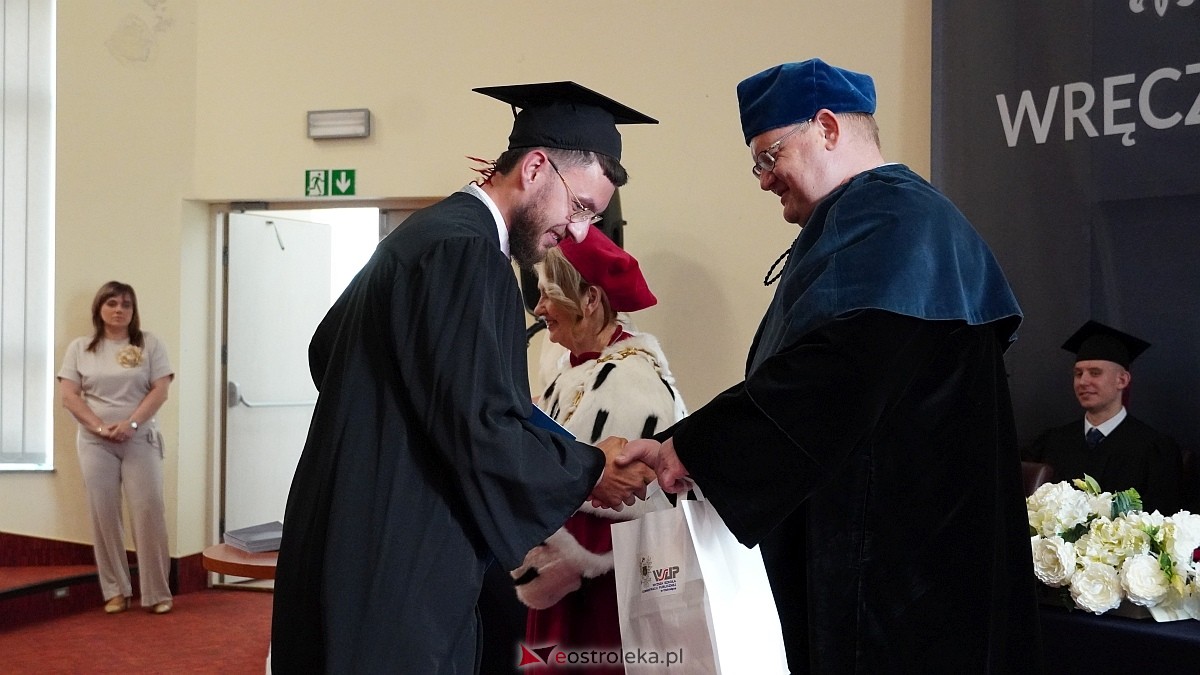 Rozdanie dyplomów absolwentom WSAP z rocznika 2024/25 [04.07.2025] - zdjęcie #60 - eOstroleka.pl