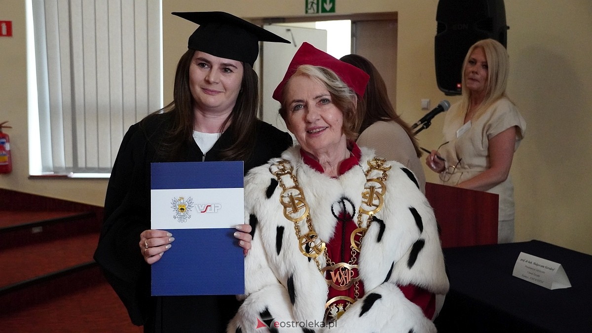 Rozdanie dyplomów absolwentom WSAP z rocznika 2024/25 [04.07.2025] - zdjęcie #48 - eOstroleka.pl