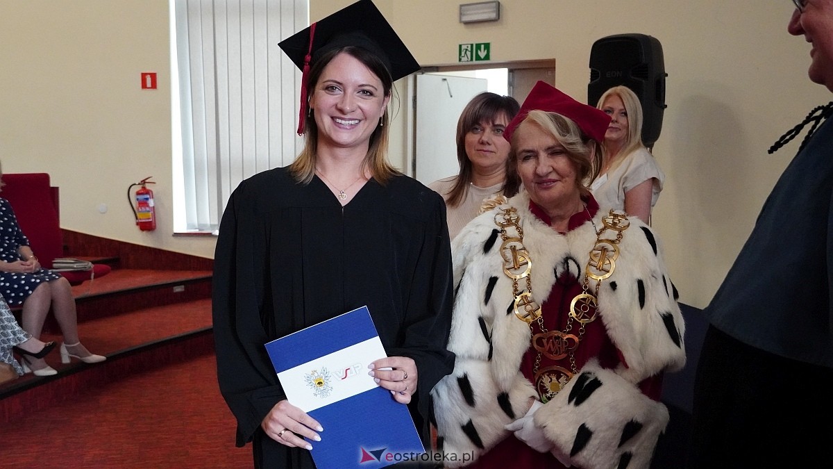 Rozdanie dyplomów absolwentom WSAP z rocznika 2024/25 [04.07.2025] - zdjęcie #44 - eOstroleka.pl