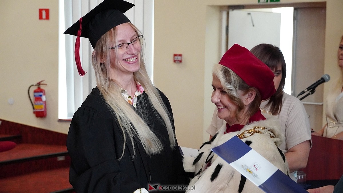 Rozdanie dyplomów absolwentom WSAP z rocznika 2024/25 [04.07.2025] - zdjęcie #42 - eOstroleka.pl