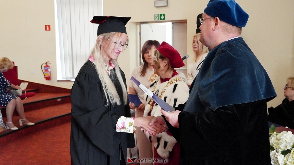Rozdanie dyplomów absolwentom WSAP z rocznika 2024/25 [04.07.2025] - zdjęcie #40 - eOstroleka.pl