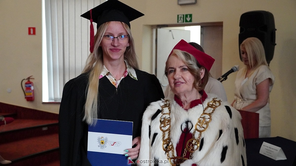 Rozdanie dyplomów absolwentom WSAP z rocznika 2024/25 [04.07.2025] - zdjęcie #38 - eOstroleka.pl