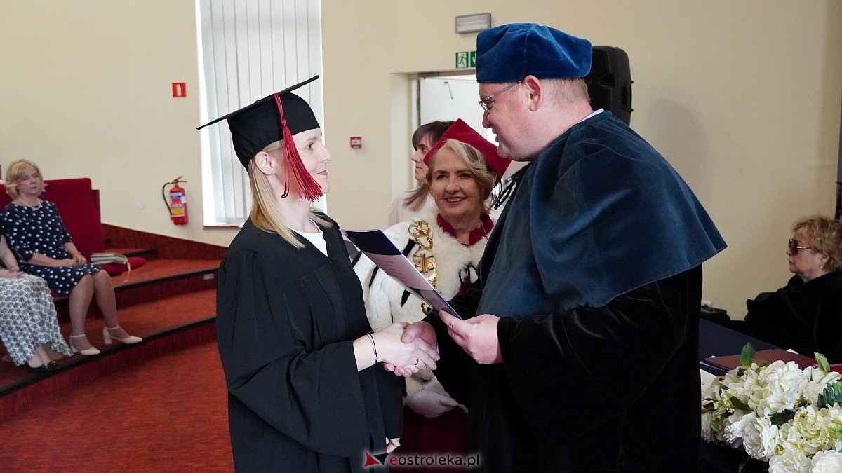 Rozdanie dyplomów absolwentom WSAP z rocznika 2024/25 [04.07.2025] - zdjęcie #36 - eOstroleka.pl