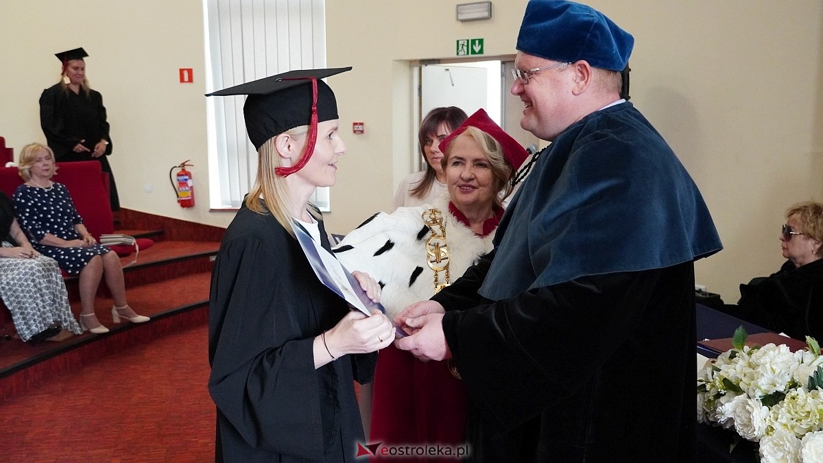 Rozdanie dyplomów absolwentom WSAP z rocznika 2024/25 [04.07.2025] - zdjęcie #34 - eOstroleka.pl