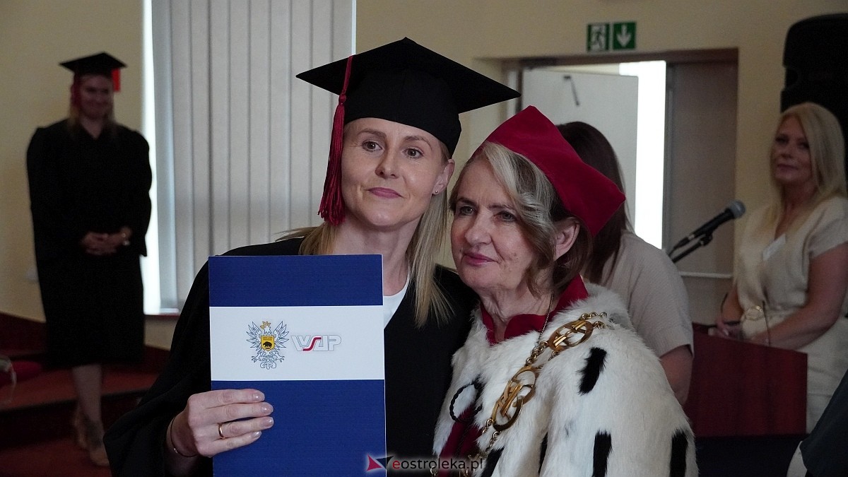 Rozdanie dyplomów absolwentom WSAP z rocznika 2024/25 [04.07.2025] - zdjęcie #32 - eOstroleka.pl