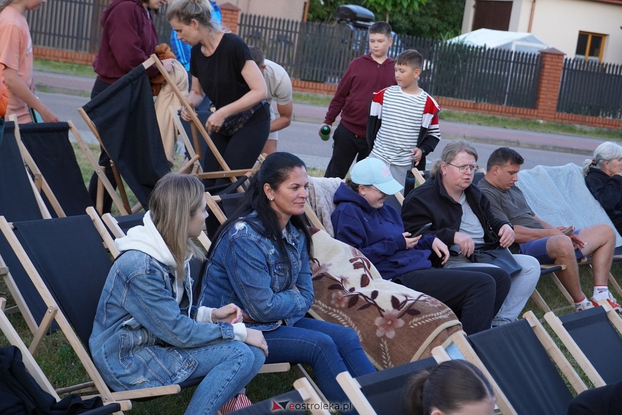 Letnie Kino Plenerowe w Olszewie-Borkach „Emma i czarny jaguar” [4.07.2025] - zdjęcie #36 - eOstroleka.pl