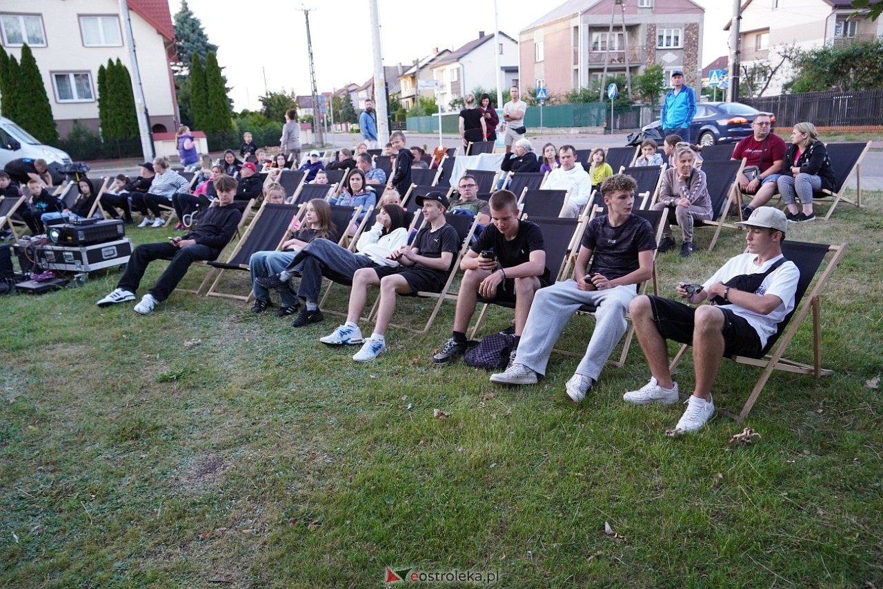 Letnie Kino Plenerowe w Olszewie-Borkach „Emma i czarny jaguar” [4.07.2025] - zdjęcie #33 - eOstroleka.pl