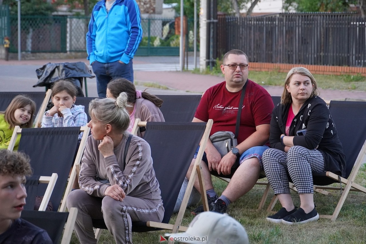 Letnie Kino Plenerowe w Olszewie-Borkach „Emma i czarny jaguar” [4.07.2025] - zdjęcie #32 - eOstroleka.pl
