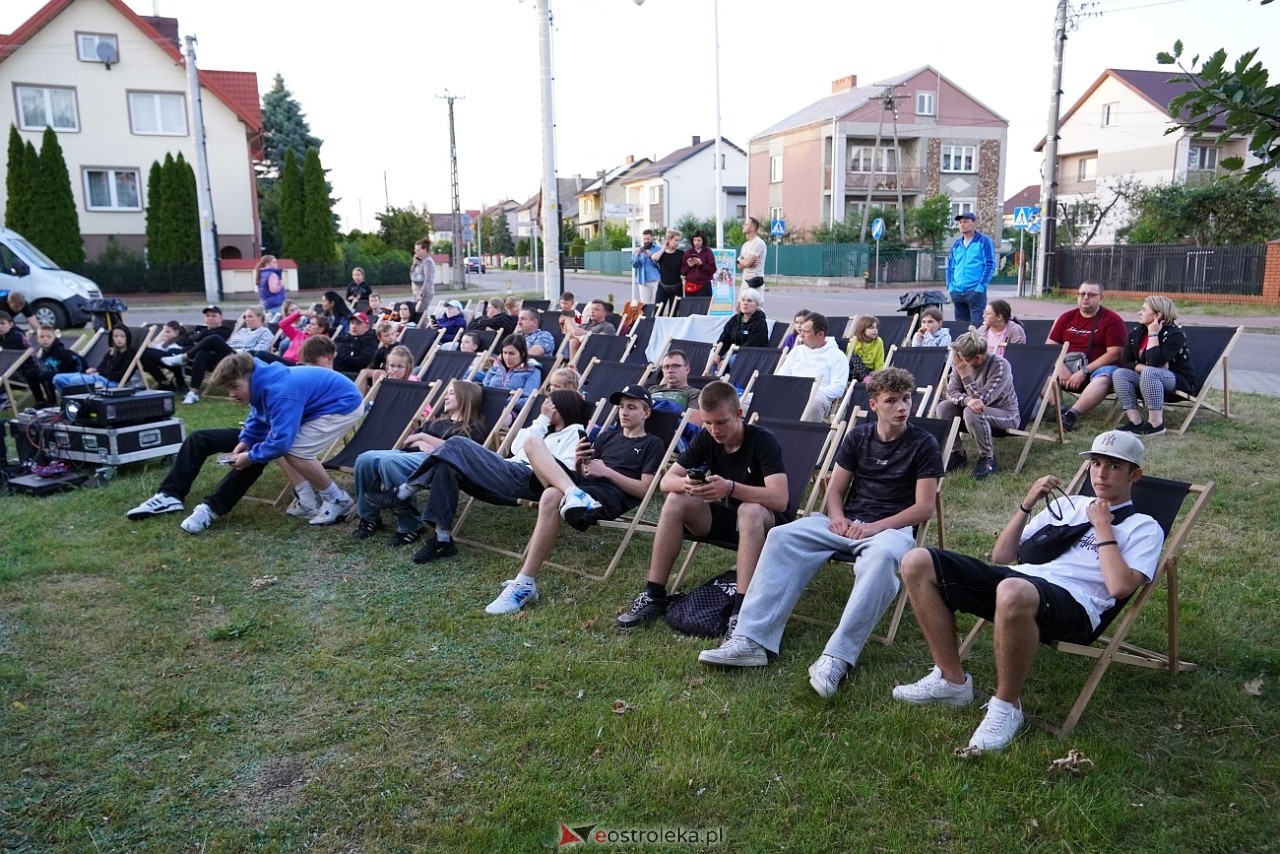 Letnie Kino Plenerowe w Olszewie-Borkach „Emma i czarny jaguar” [4.07.2025] - zdjęcie #31 - eOstroleka.pl