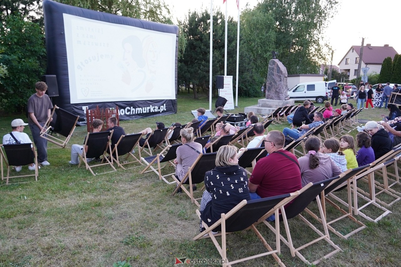Letnie Kino Plenerowe w Olszewie-Borkach „Emma i czarny jaguar” [4.07.2025] - zdjęcie #30 - eOstroleka.pl