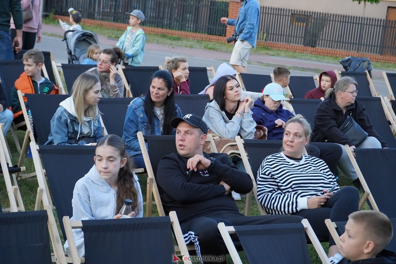 Letnie Kino Plenerowe w Olszewie-Borkach „Emma i czarny jaguar” [4.07.2025] - zdjęcie #28 - eOstroleka.pl