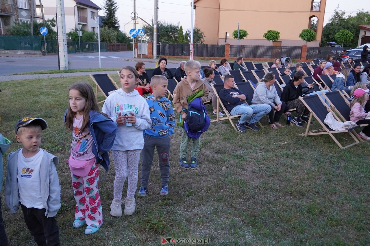 Letnie Kino Plenerowe w Olszewie-Borkach „Emma i czarny jaguar” [4.07.2025] - zdjęcie #13 - eOstroleka.pl