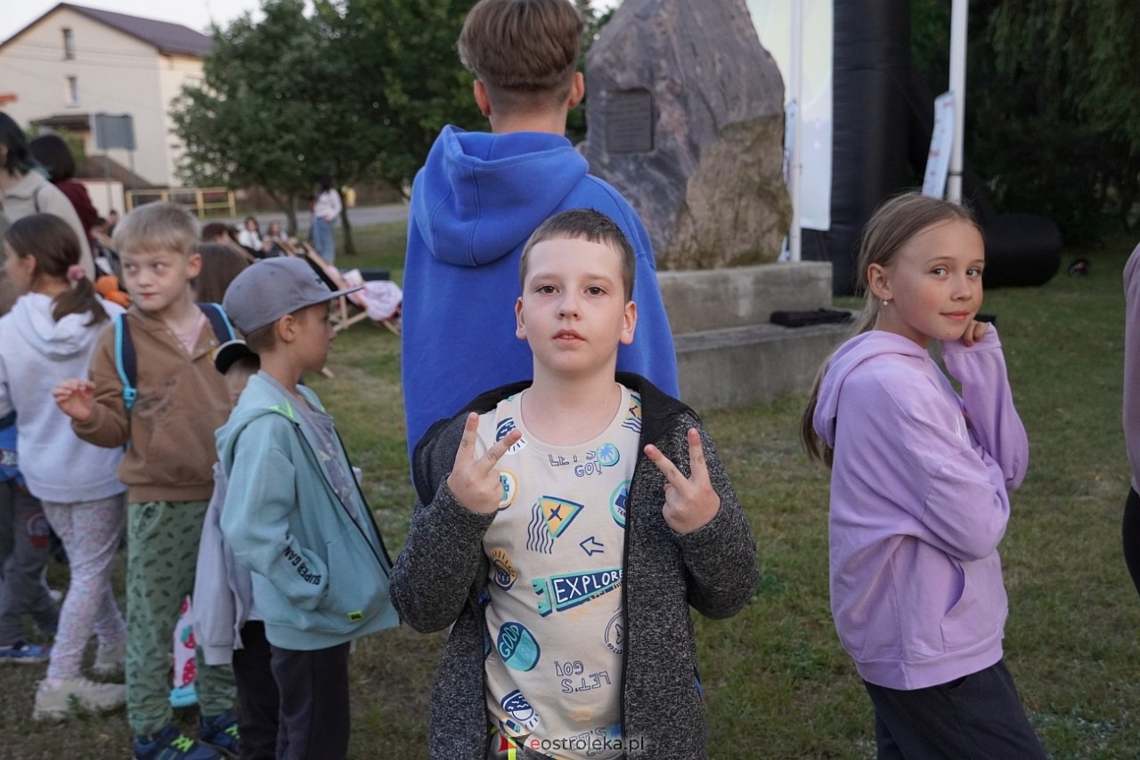 Letnie Kino Plenerowe w Olszewie-Borkach „Emma i czarny jaguar” [4.07.2025] - zdjęcie #6 - eOstroleka.pl