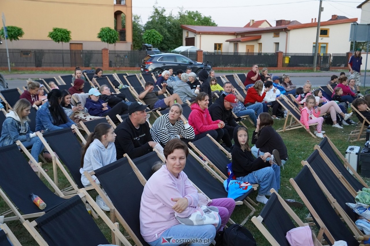 Letnie Kino Plenerowe w Olszewie-Borkach „Emma i czarny jaguar” [4.07.2025] - zdjęcie #5 - eOstroleka.pl